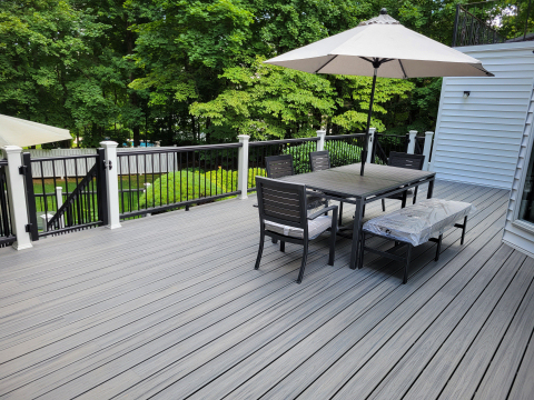 Composite and pressure-treated decks by Hendo